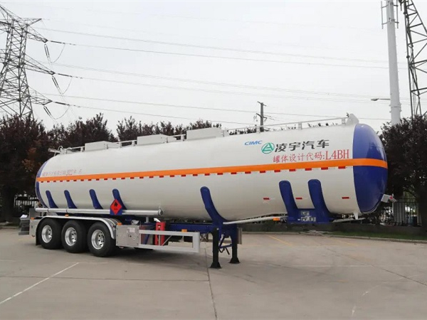 中集凌宇新款鋁合金易燃液體運(yùn)輸車來了！