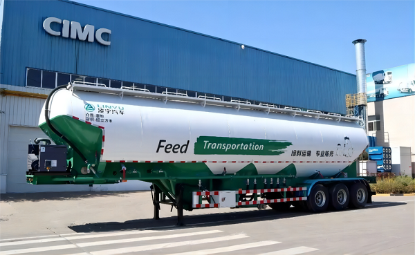 大容量飼料運輸罐車的特點和優勢都有哪些？